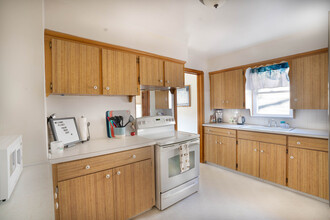 6069 W 54th St in Cleveland, OH - Foto de edificio - Building Photo
