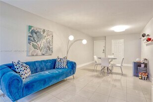 9170 Fontainebleau Blvd in Miami, FL - Building Photo