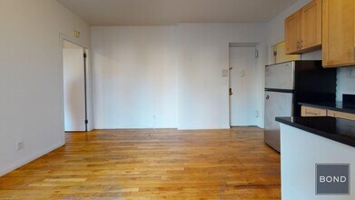 307 E 77th St in New York, NY - Building Photo - Building Photo