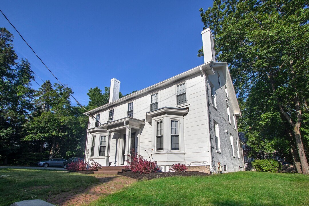 119 Locust St in Dover, NH - Building Photo