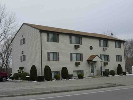 985 Atwood Ave in Johnston, RI - Building Photo