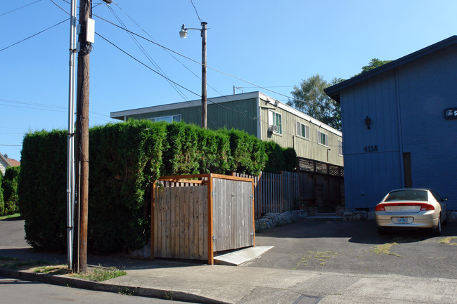 2910 SE Gladstone St in Portland, OR - Foto de edificio - Building Photo