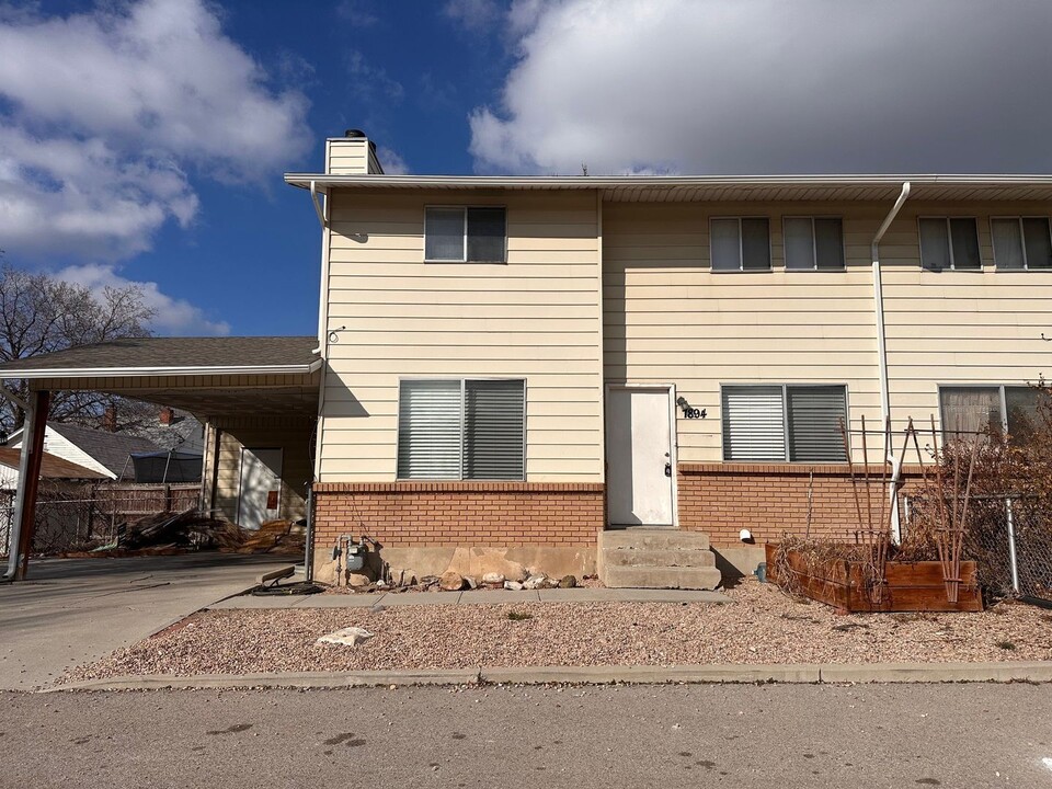 7892 S Main St in Midvale, UT - Foto de edificio