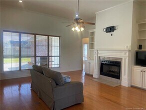2433 E Vogue Dr in Lake Charles, LA - Building Photo - Building Photo