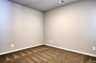 6075 Gardner Maples Dr in Owens Cross Roads, AL - Foto de edificio - Building Photo