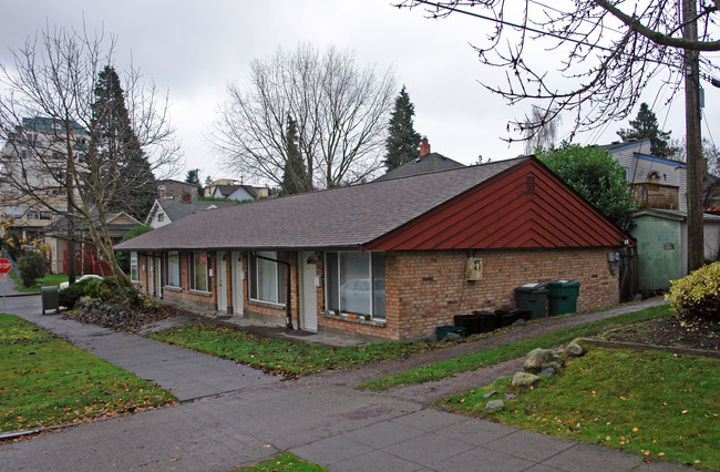 1211 NE 56th St in Seattle, WA - Foto de edificio - Building Photo