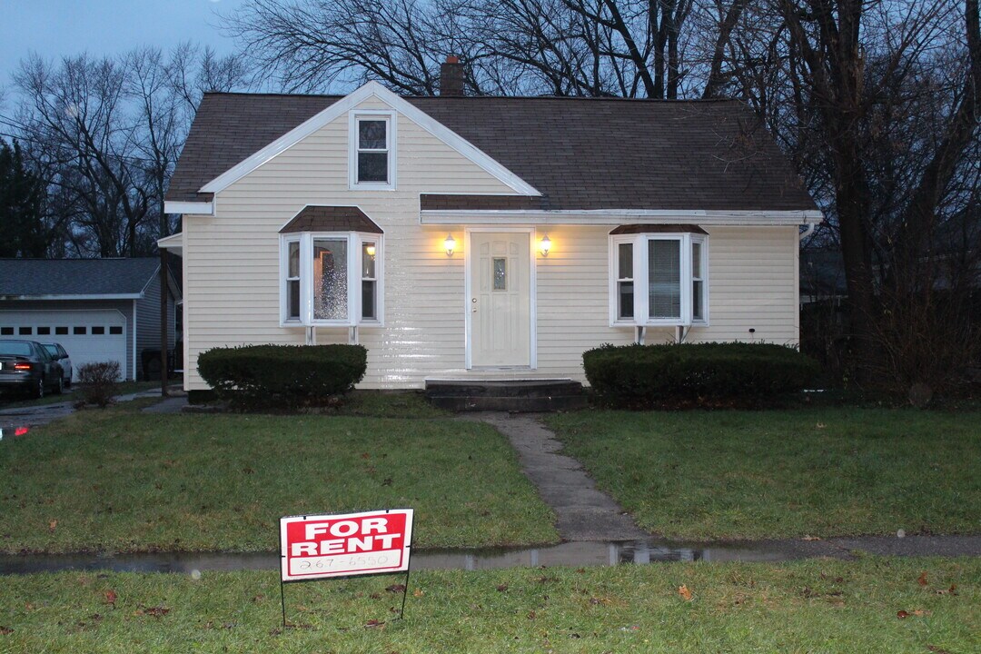 1519 Baker Dr in Kalamazoo, MI - Building Photo