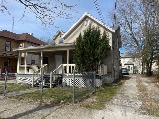 property at 718-720 E Grape St