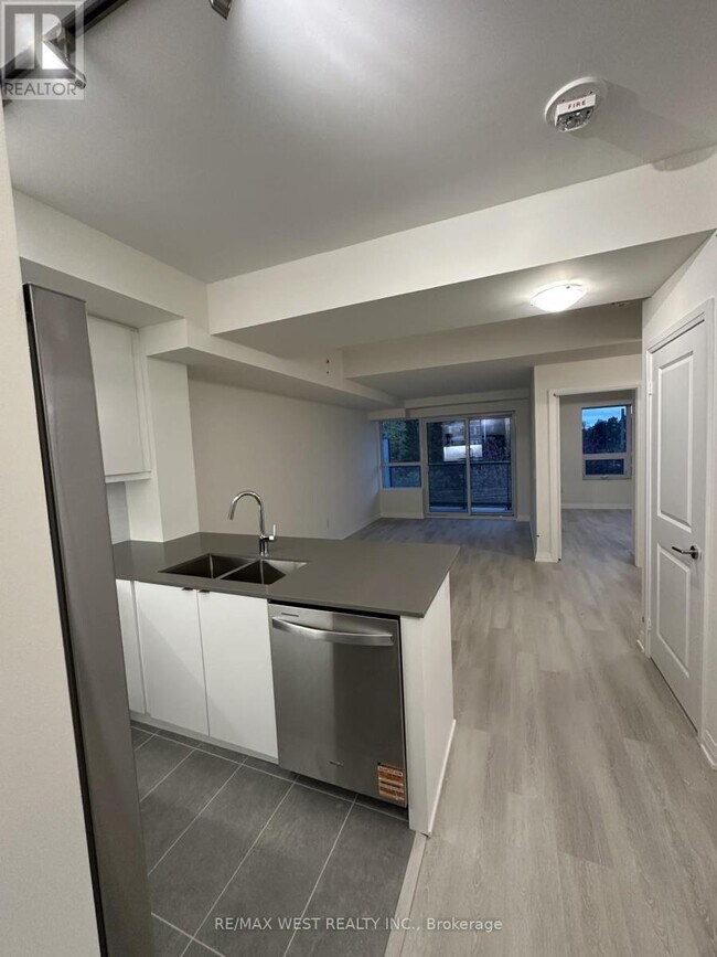 3260 Sheppard Ave E in Toronto, ON - Building Photo - Building Photo