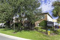 Green Oaks Apartments photo'