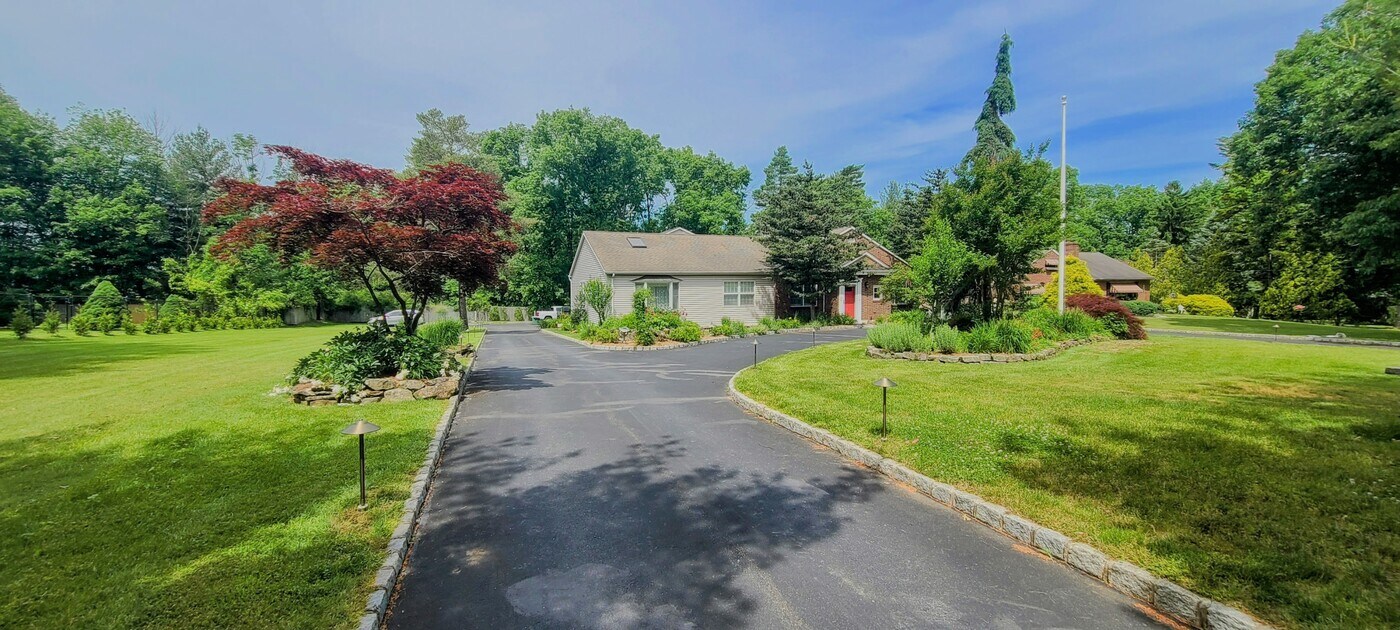 121 S Ridgedale Ave in East Hanover, NJ - Building Photo