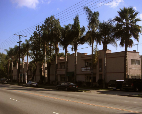 Courtyard Apartments in Van Nuys, CA - Building Photo - Building Photo