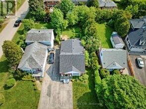 247 Jennings Crescent in Oakville, ON - Building Photo - Building Photo