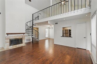 9826 Bent Branch Ln in Dallas, TX - Building Photo - Building Photo
