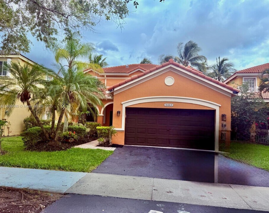 1463 Banyan Way in Weston, FL - Building Photo
