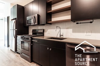 935 W Belmont Ave, Unit 603 in Chicago, IL - Building Photo - Building Photo