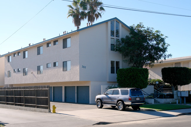 307 Chestnut Ave in Carlsbad, CA - Building Photo - Building Photo