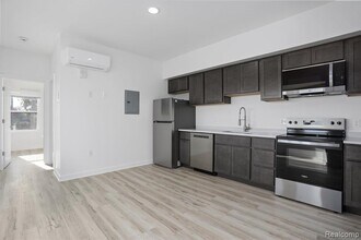 799 E Grand Blvd in Detroit, MI - Building Photo - Building Photo