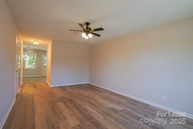 911 Nottingham Dr in Gastonia, NC - Building Photo - Building Photo
