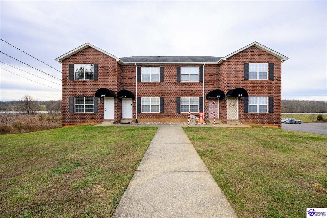 109 Bluebell Cir in Radcliff, KY - Foto de edificio