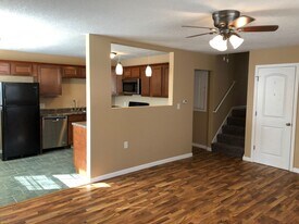 7918 9th St W in Rock Island, IL - Building Photo