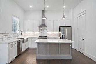 1161 W 24th St in Houston, TX - Building Photo - Building Photo