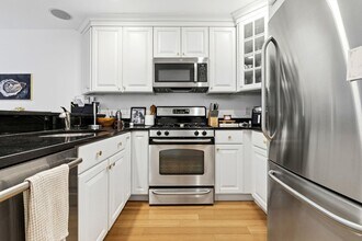 366 W 2nd St in Boston, MA - Building Photo - Building Photo