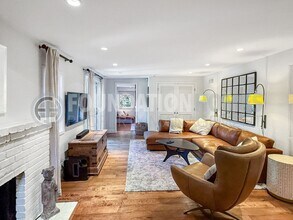 444 Laverne Ave in Mill Valley, CA - Foto de edificio - Building Photo