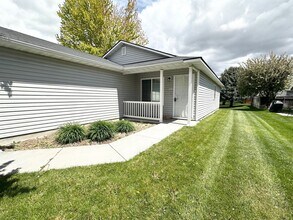 2340 S Garland St in Nampa, ID - Building Photo - Building Photo
