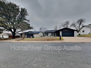 9404 Meadow Vale in Austin, TX - Building Photo - Building Photo