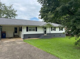 105 E 49th St in Anniston, AL - Building Photo