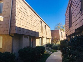 27509 Endeavor St in Agoura Hills, CA - Building Photo