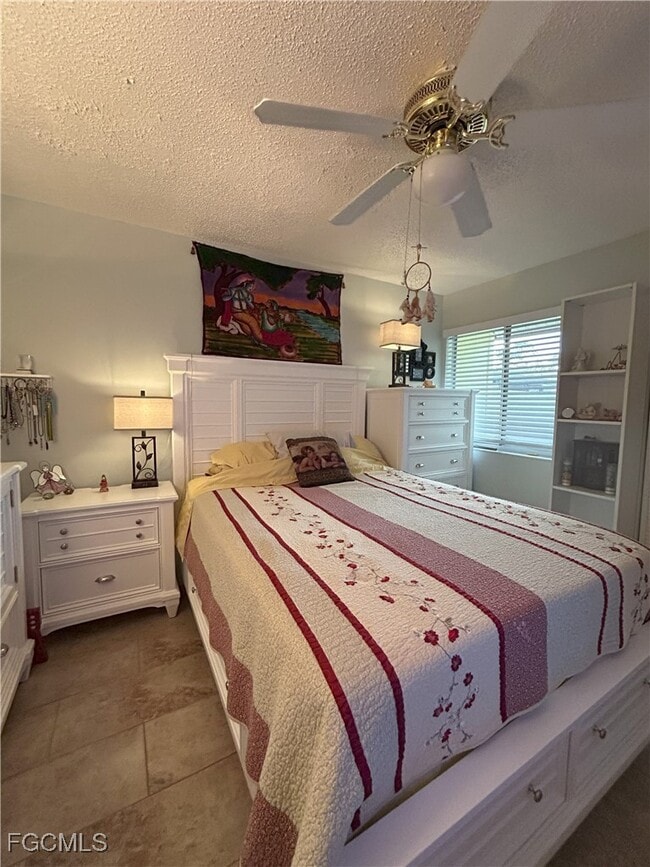 property at 5560 Longleaf Dr