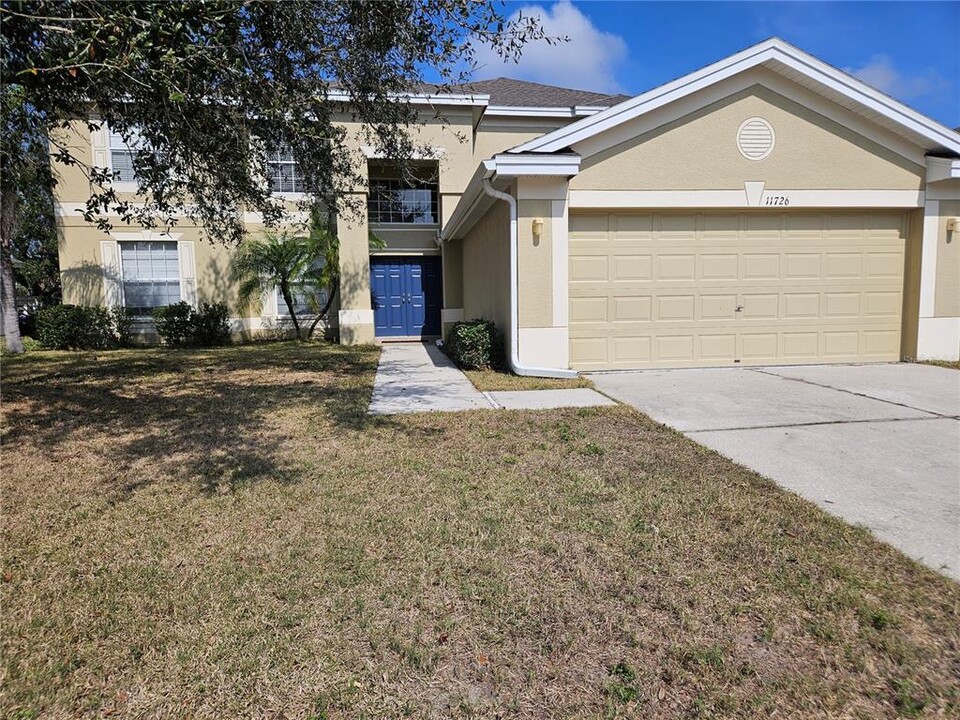 11726 Stonewood Gate Dr in Riverview, FL - Building Photo