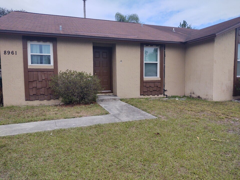8961 Ivey Rd in Jacksonville, FL - Building Photo