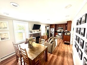 57 Spring Rd in Huntington, NY - Building Photo - Building Photo