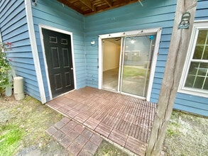 4240 Wilshire Blvd, Unit 102 in Wilmington, NC - Foto de edificio - Building Photo