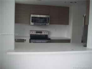 1402 Brickell Bay Dr in Miami, FL - Building Photo - Building Photo