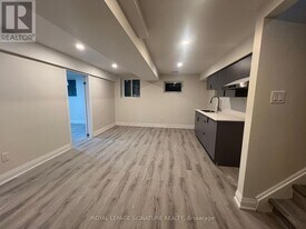 58 Satchell Blvd in Toronto, ON - Building Photo