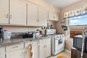 2320 S 92nd St in West Allis, WI - Building Photo - Building Photo