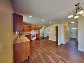 5960 Driftwood Ct in Maineville, OH - Foto de edificio - Building Photo