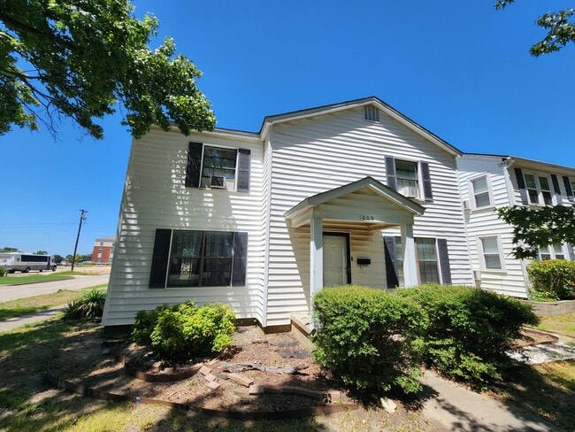 property at 1000 E 15th St