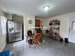 20 Thorpe St, Unit 2 in Somerville, MA - Building Photo - Building Photo