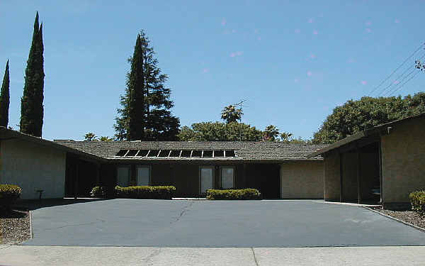 2004 Floyd Ave in Modesto, CA - Foto de edificio