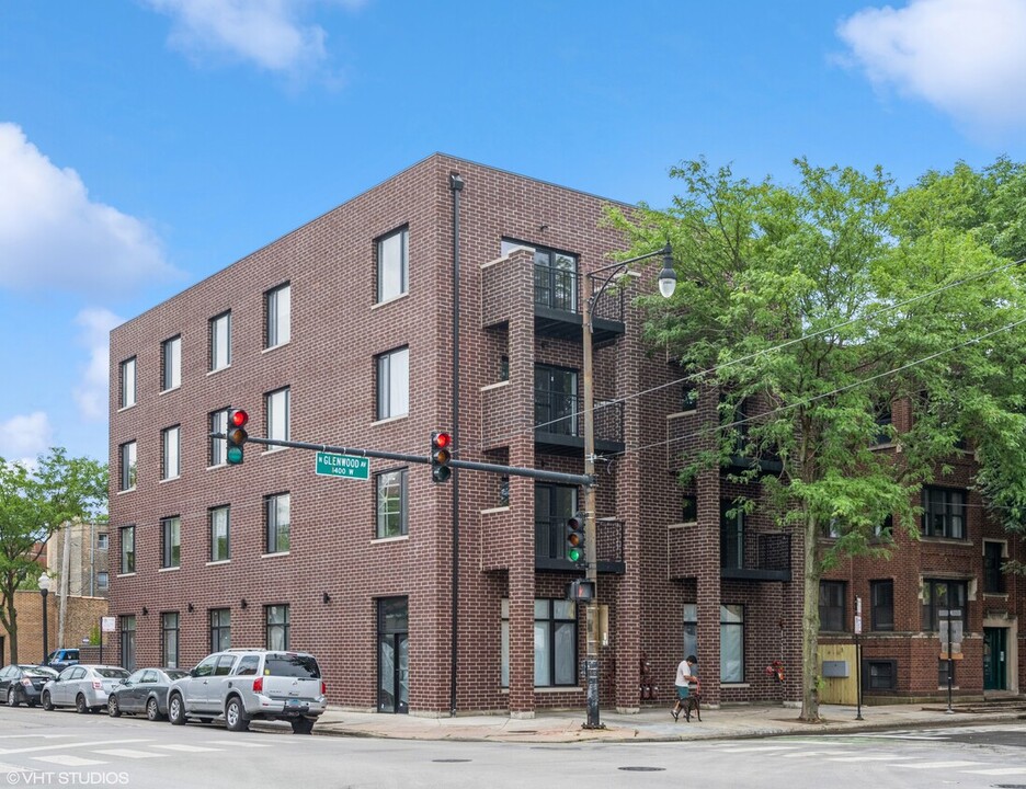 1355 W Devon Ave in Chicago, IL - Building Photo