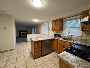 8749 Columbine Cir in Baldwinsville, NY - Foto de edificio - Building Photo