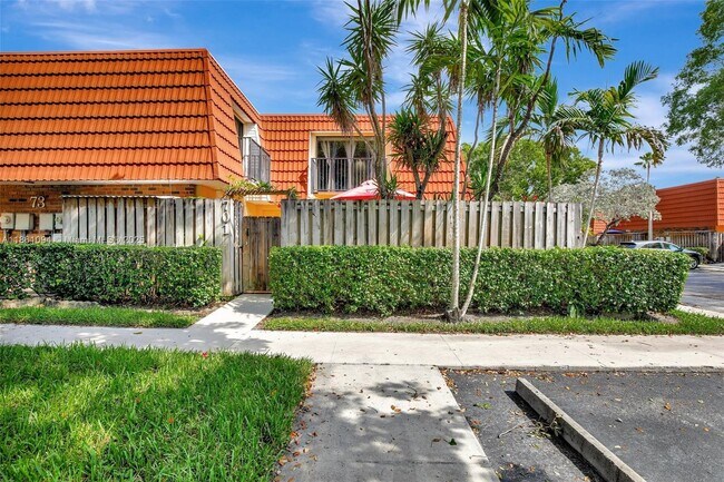 701 NW 98th Cir in Plantation, FL - Building Photo - Building Photo
