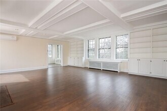 50 Greenacres Ave in Scarsdale, NY - Building Photo - Building Photo