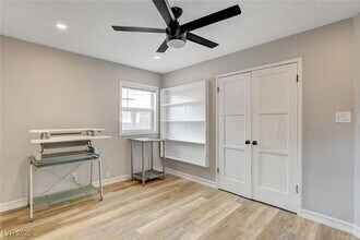 1017 E Oakey Blvd in Las Vegas, NV - Building Photo - Building Photo