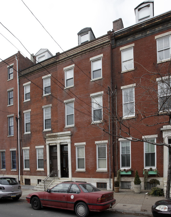 724 S 10th St in Philadelphia, PA - Building Photo